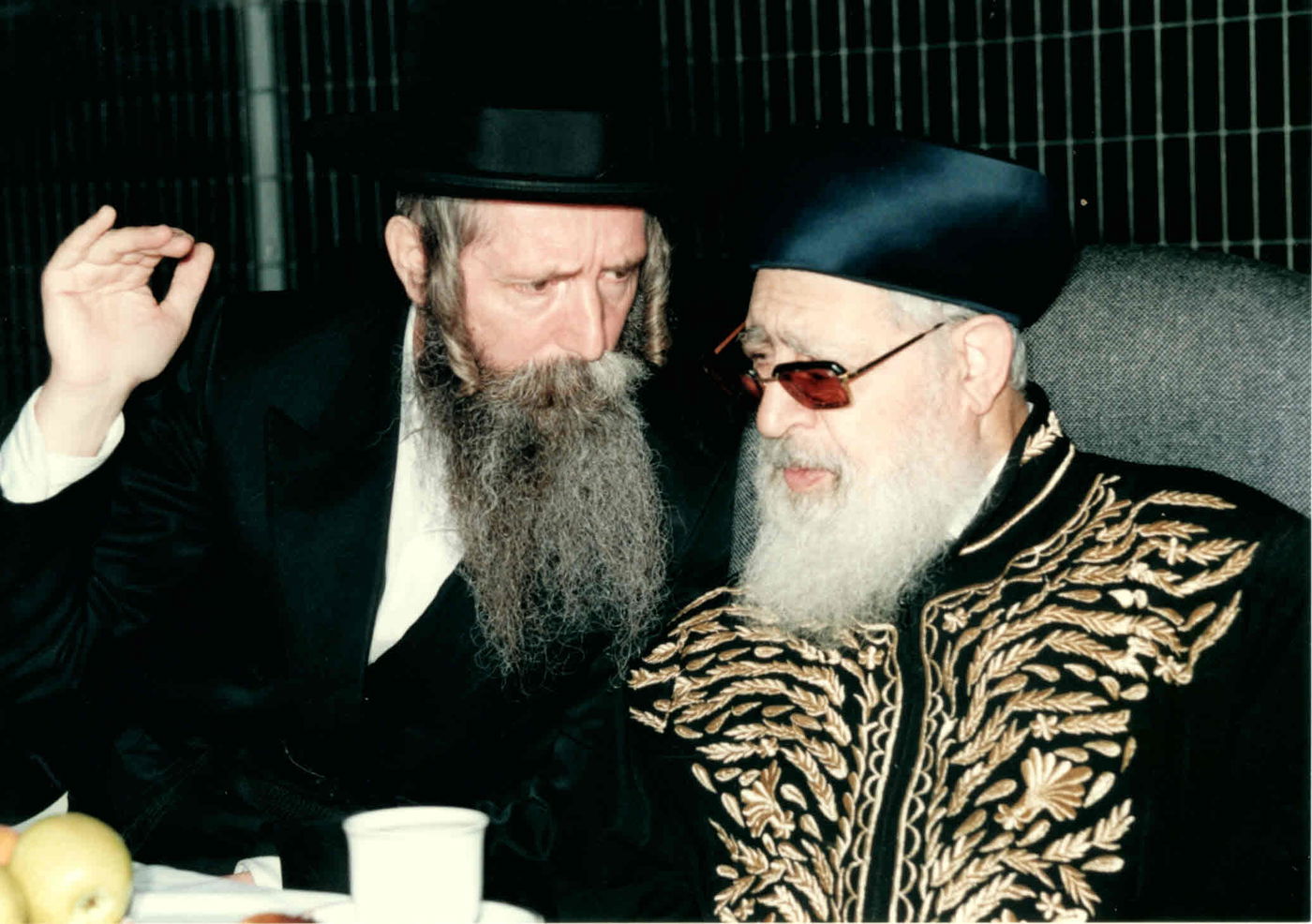 תיעוד מרגש: אהבת מרן הרב עובדיה יוסף זצ"ל לרב יצחק דוד גרוסמן