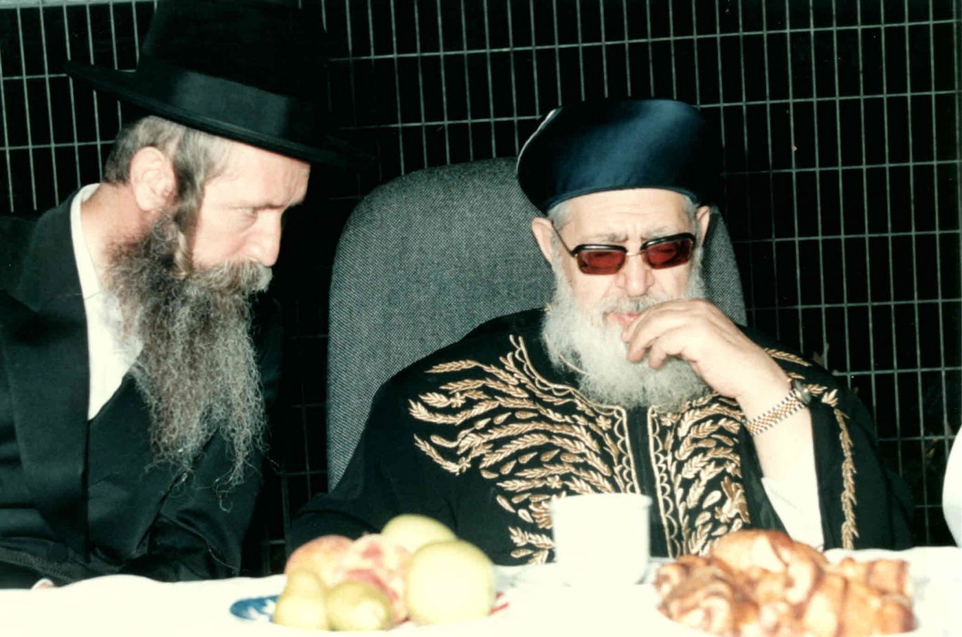 תיעוד מרגש: אהבת מרן הרב עובדיה יוסף זצ"ל לרב יצחק דוד גרוסמן