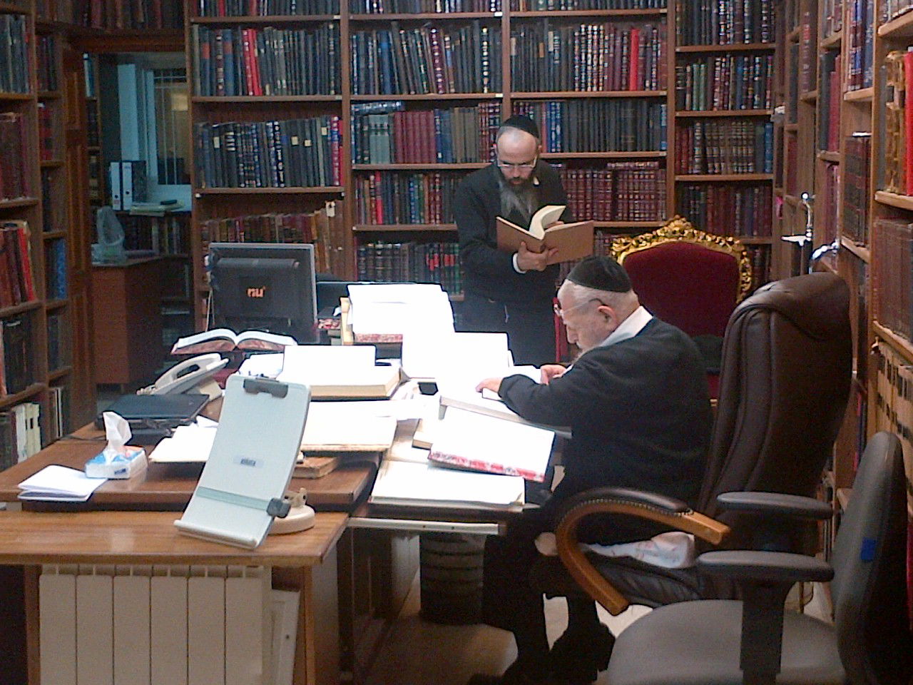 תיעוד מרגש: אהבת מרן הרב עובדיה יוסף זצ"ל לרב יצחק דוד גרוסמן