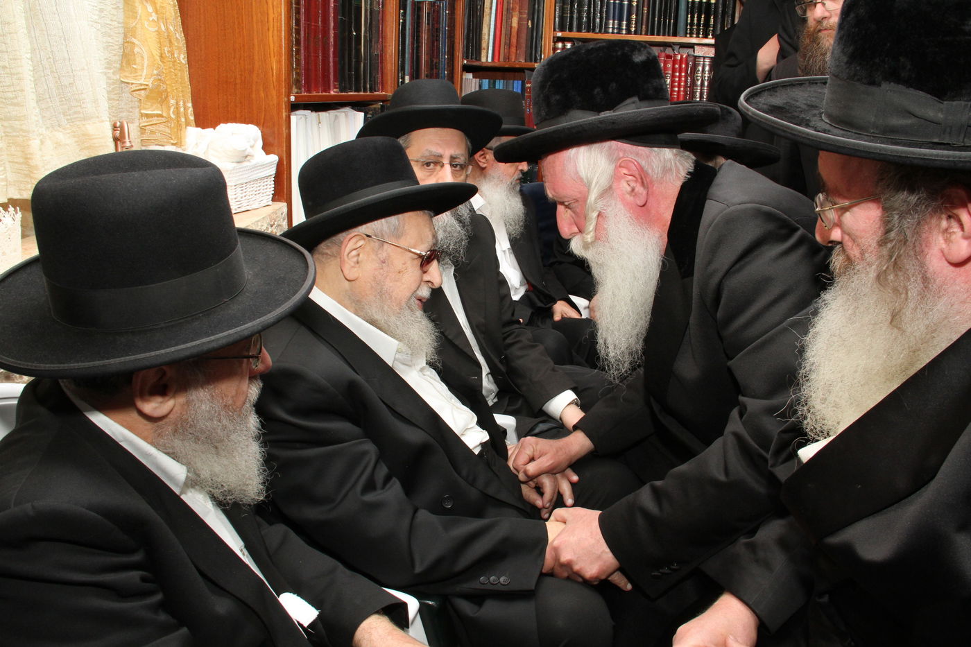 תיעוד מרגש: אהבת מרן הרב עובדיה יוסף זצ"ל לרב יצחק דוד גרוסמן