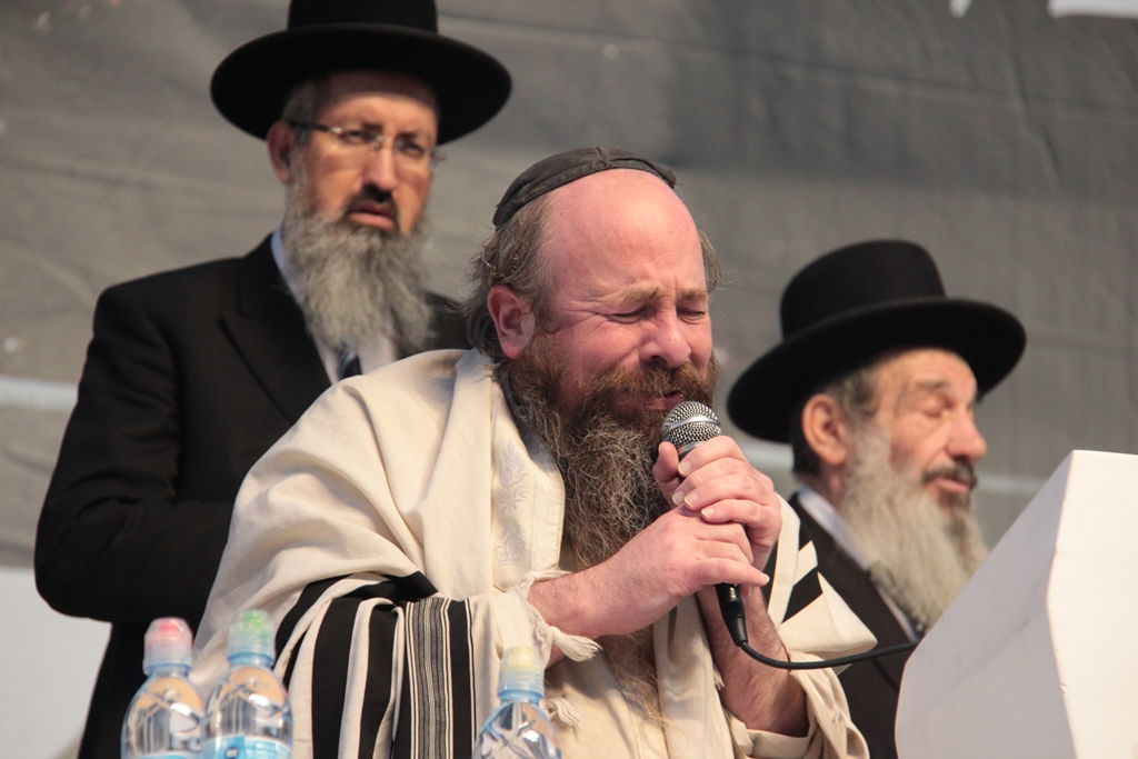 עצרת הרבבות לזכרו של הרב עובדיה • צפו