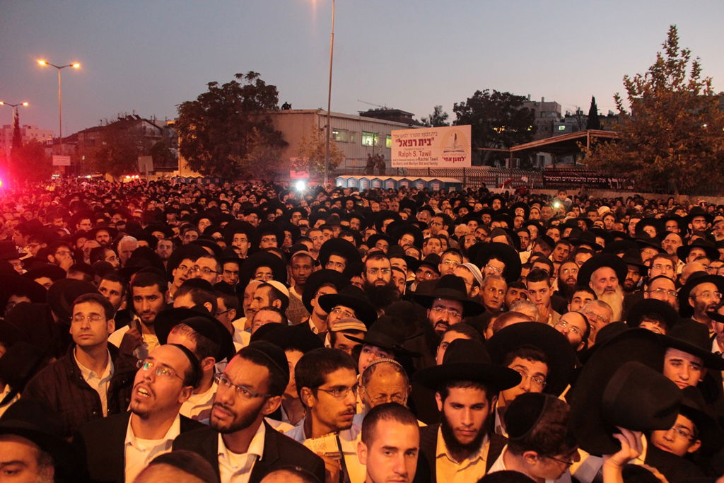 עצרת הרבבות לזכרו של הרב עובדיה • צפו