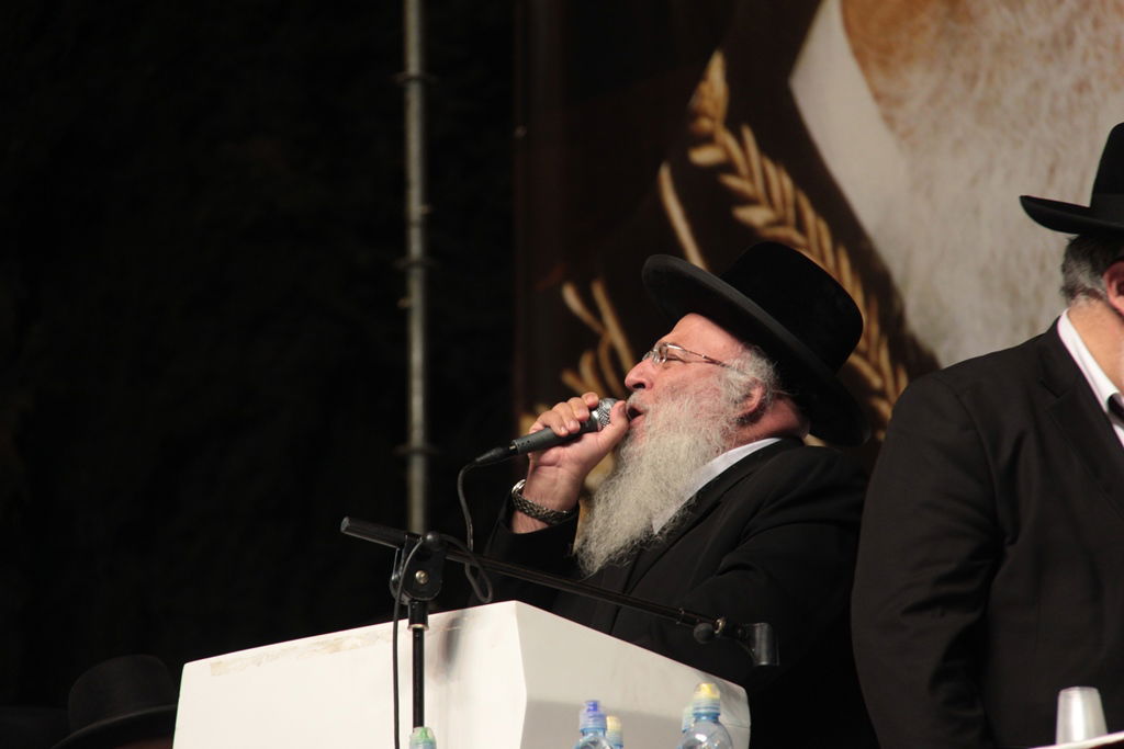 עצרת הרבבות לזכרו של הרב עובדיה • צפו