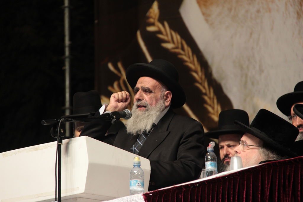 עצרת הרבבות לזכרו של הרב עובדיה • צפו