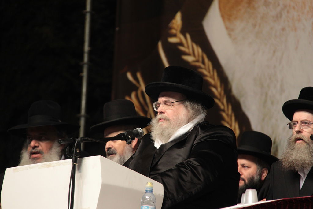 עצרת הרבבות לזכרו של הרב עובדיה • צפו