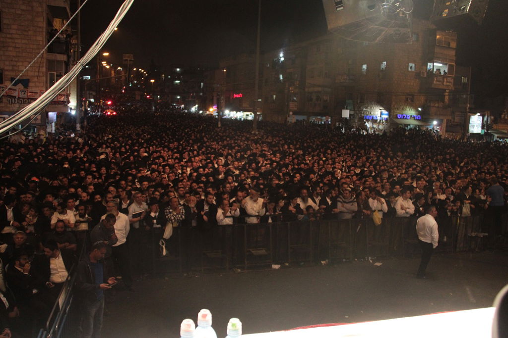 עצרת הרבבות לזכרו של הרב עובדיה • צפו