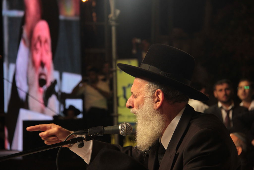 עצרת הרבבות לזכרו של הרב עובדיה • צפו