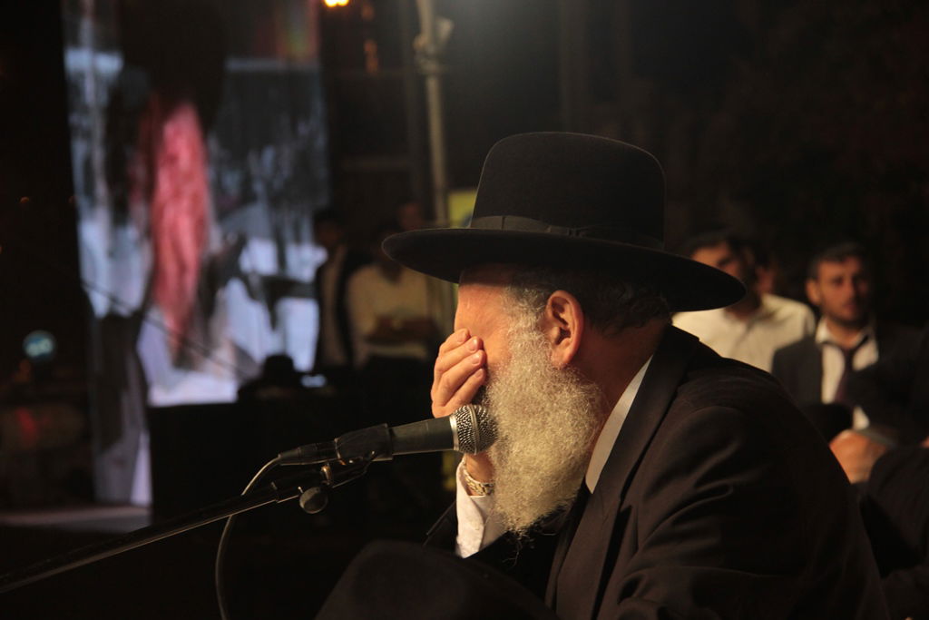 עצרת הרבבות לזכרו של הרב עובדיה • צפו