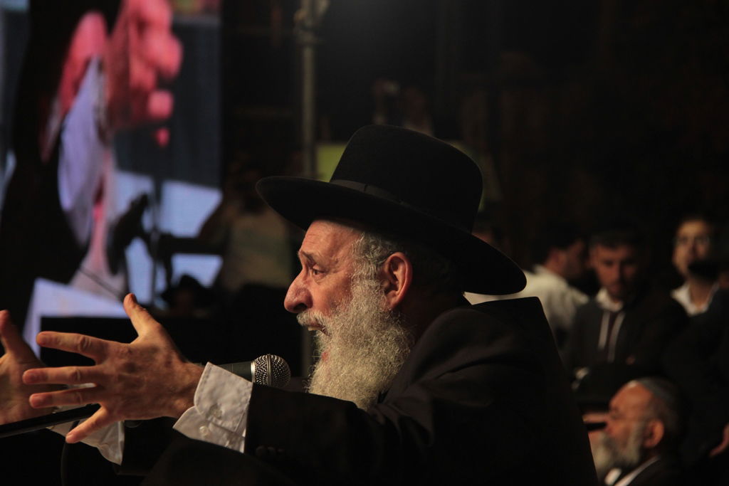 עצרת הרבבות לזכרו של הרב עובדיה • צפו