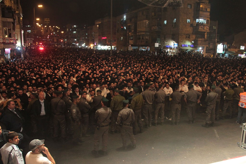 עצרת הרבבות לזכרו של הרב עובדיה • צפו
