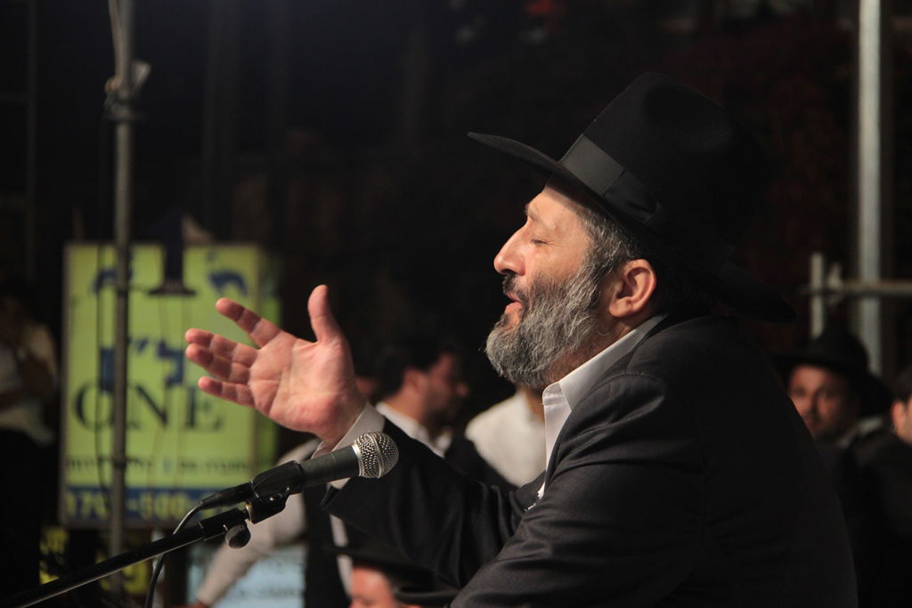 עצרת הרבבות לזכרו של הרב עובדיה • צפו