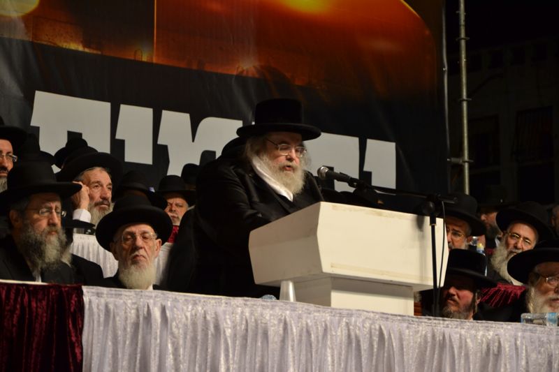 רבבות בעצרת הזיכרון בי-ם: "זקוקים לתפילות הגר"ע"