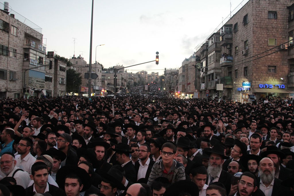 עצרת הרבבות לזכרו של הרב עובדיה • צפו