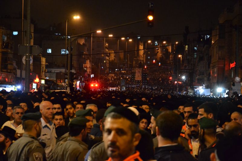 רבבות בעצרת הזיכרון בי-ם: "זקוקים לתפילות הגר"ע"