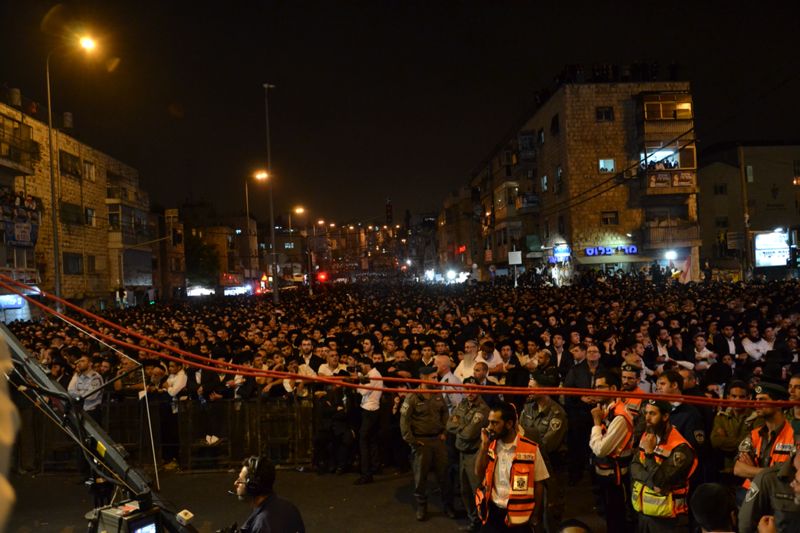 רבבות בעצרת הזיכרון בי-ם: "זקוקים לתפילות הגר"ע"