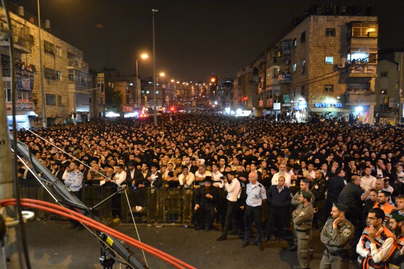 רבבות בעצרת הזיכרון בי-ם: "זקוקים לתפילות הגר"ע"