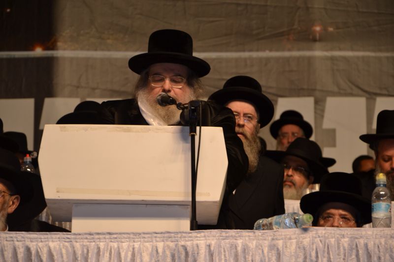 רבבות בעצרת הזיכרון בי-ם: "זקוקים לתפילות הגר"ע"