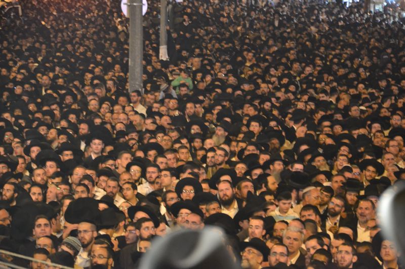 רבבות בעצרת הזיכרון בי-ם: "זקוקים לתפילות הגר"ע"