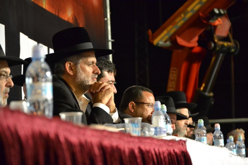 רבבות בעצרת הזיכרון בי-ם: "זקוקים לתפילות הגר"ע"