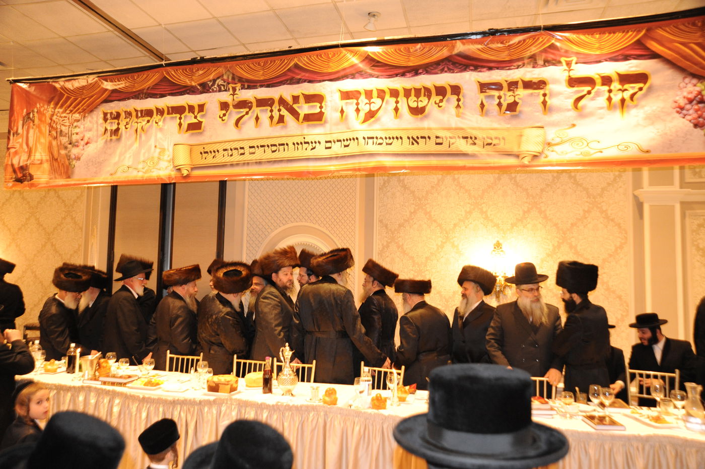 גלריה • חתונת בן זקוניו של החיד"ו וייס