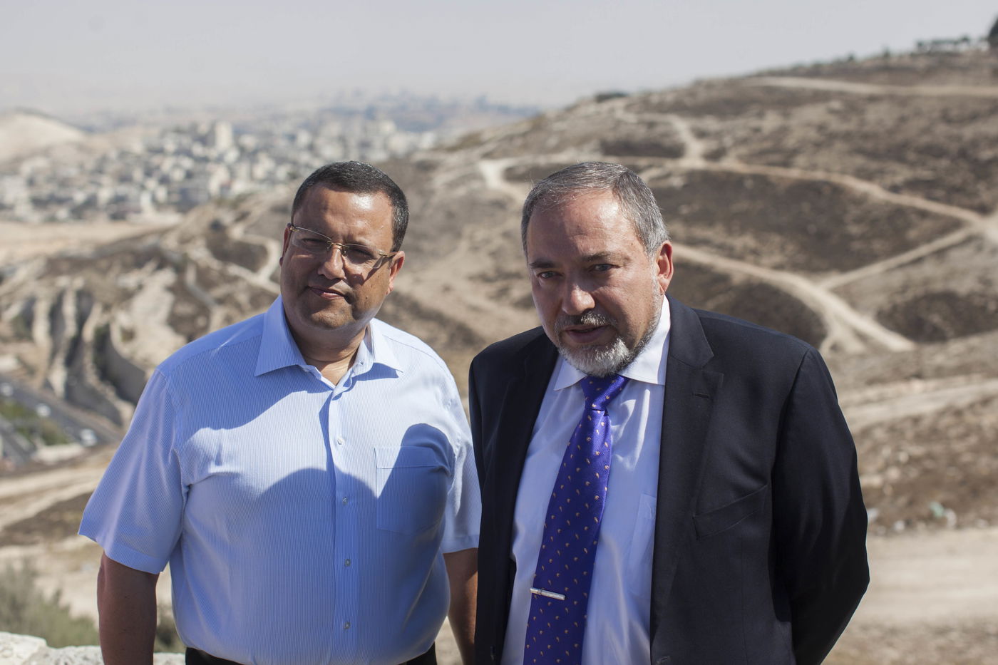 בפראייריות, איש לא חשד בו מעולם. ליברמן וליאון