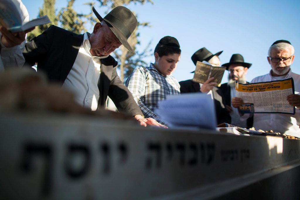 מתקשים להיפרד ממרן הרב עובדיה יוסף זצ"ל • תמונות