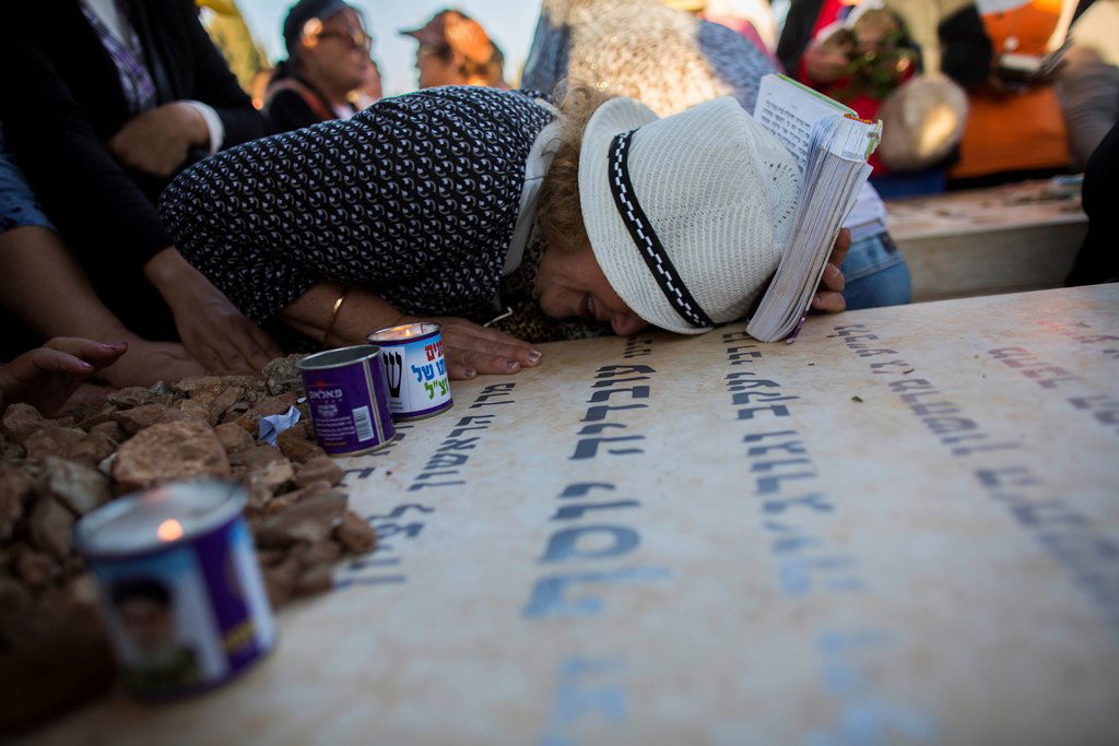 מתקשים להיפרד ממרן הרב עובדיה יוסף זצ"ל • תמונות