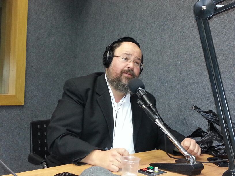 יוסי גיל מארח: יוסי גרין ואברמי רוט באולפן