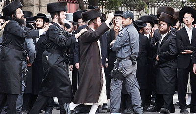 עשרות הפגינו נגד חילול שבת בירושלים