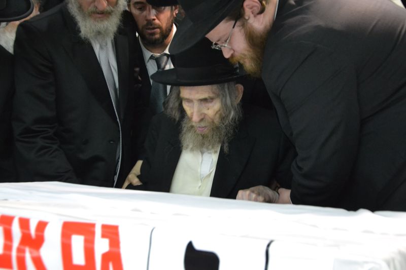 הגר"ח קנייבסקי על אנשי 'בני תורה': "משחקים באש"