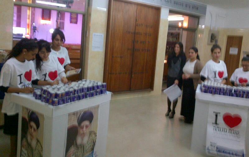 תל אביב: מאות נשים בכנס זיכרון לגר"ע יוסף