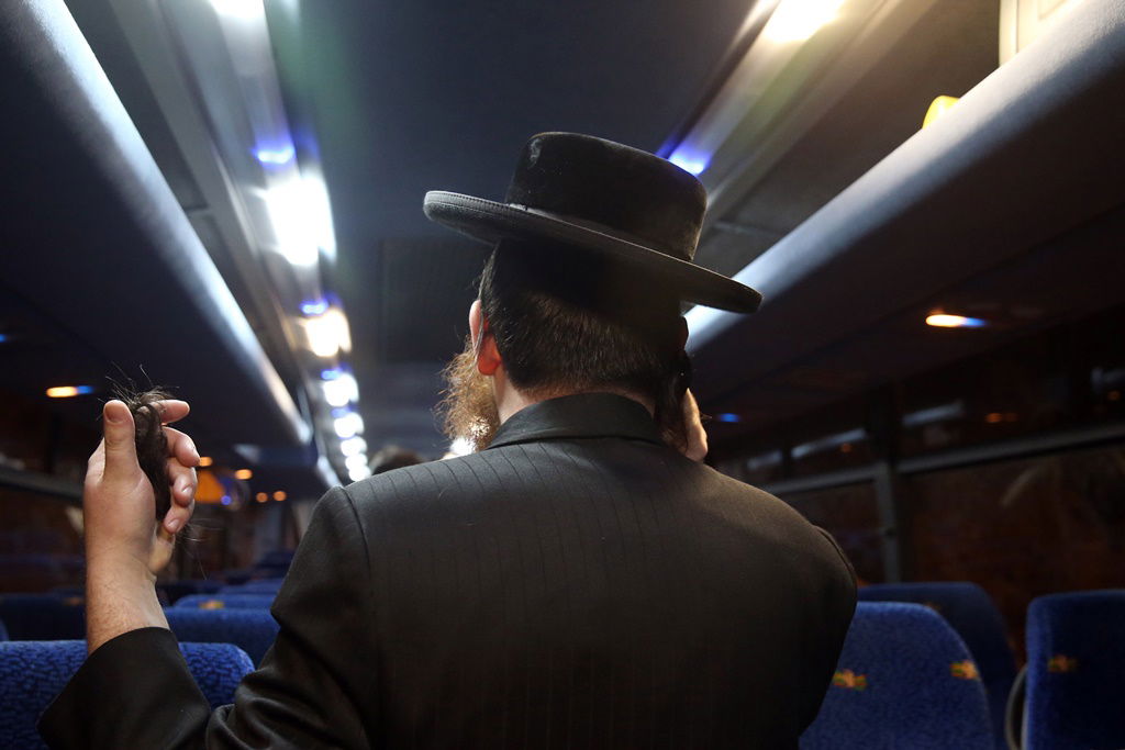 אימה בביתר עילית: ניסיון דקירה באוטובוס • כך זה נראה