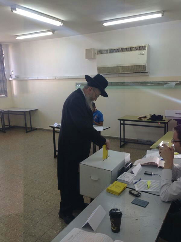 ח"כ יעקב ליצמן מצביע