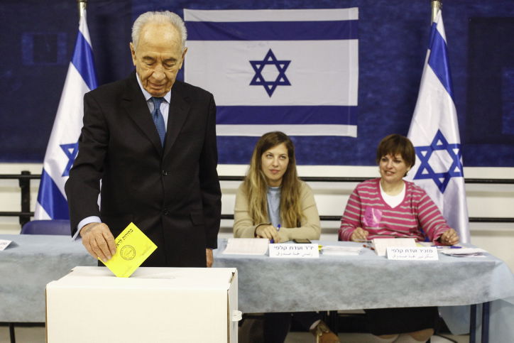 הפוליטיקאים מצביעים • גלריה מתעדכנת