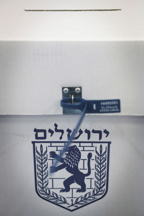 הפוליטיקאים מצביעים • גלריה מתעדכנת