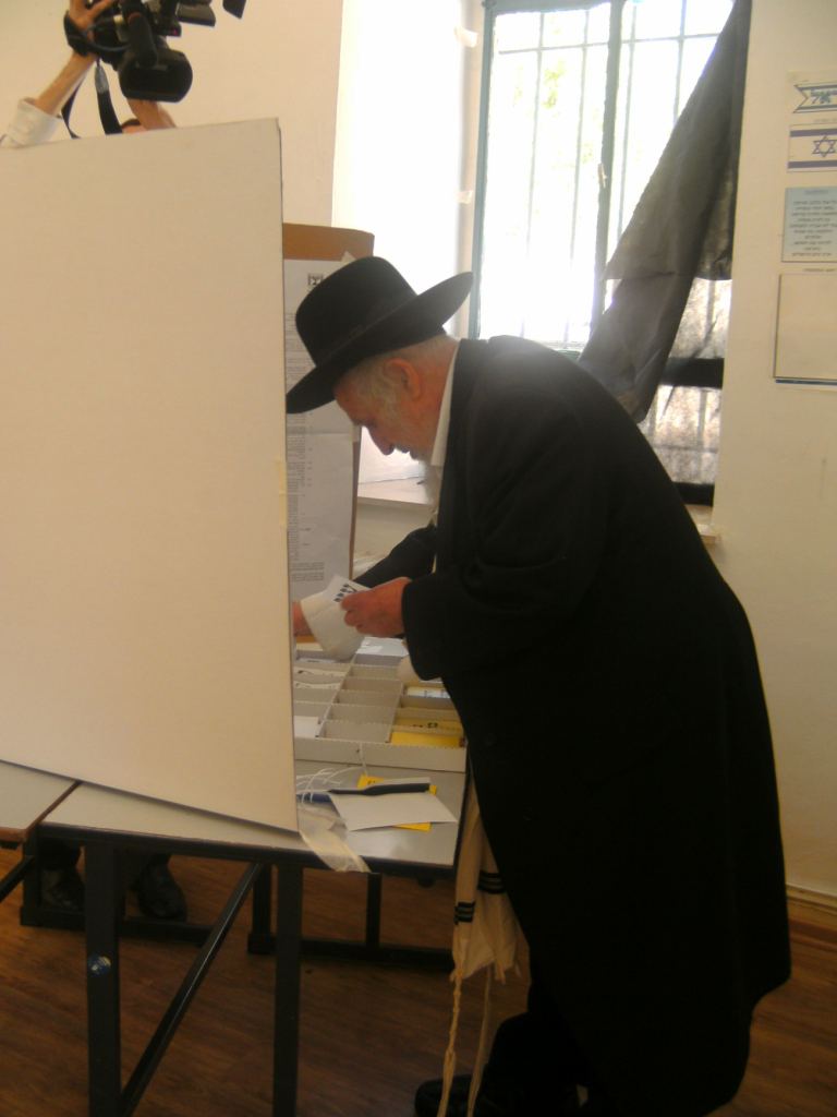 ככל אשר יורוך: הרב שמואל אוירבך מצביע