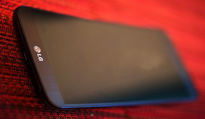 הסמארטפון המעוקל של LG נחשף