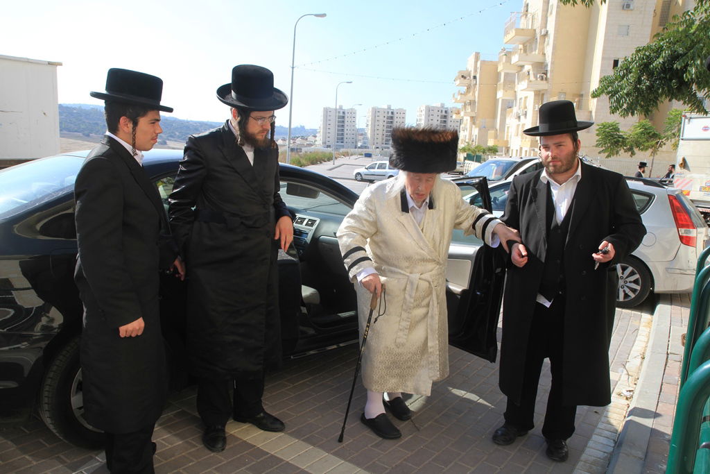 גלריה: הרבי מקאליב שבת בבית שמש