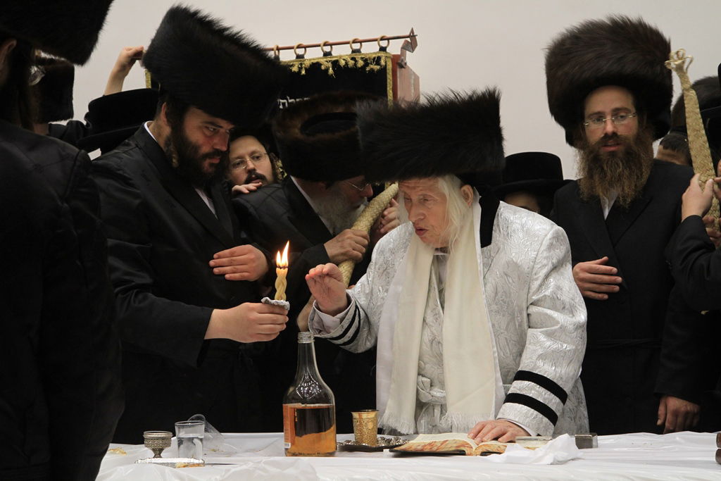 גלריה: הרבי מקאליב שבת בבית שמש