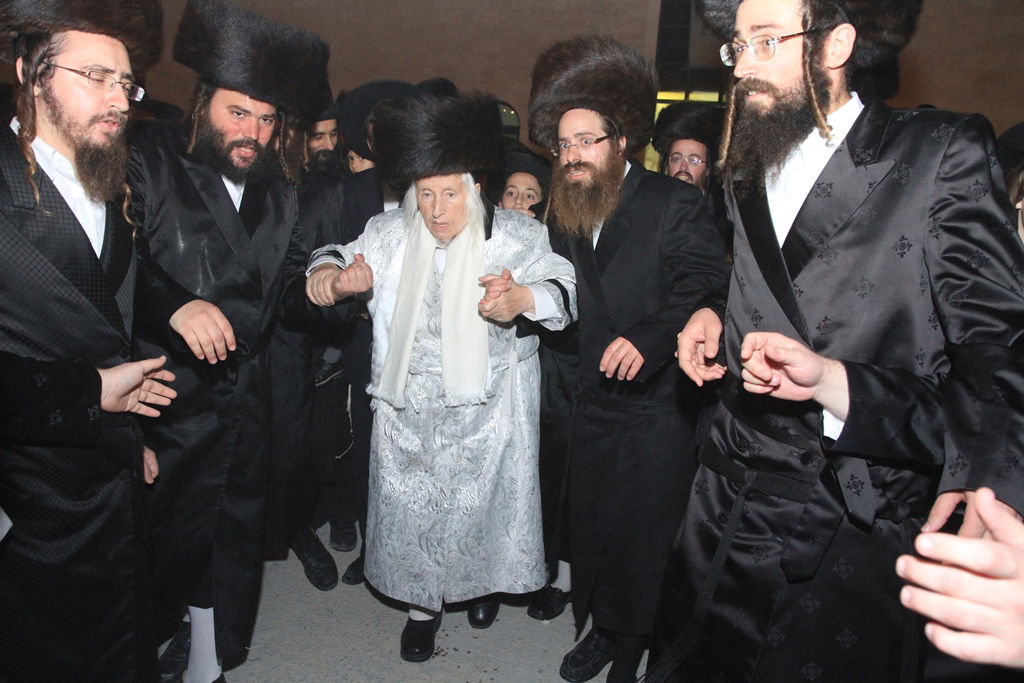 גלריה: הרבי מקאליב שבת בבית שמש