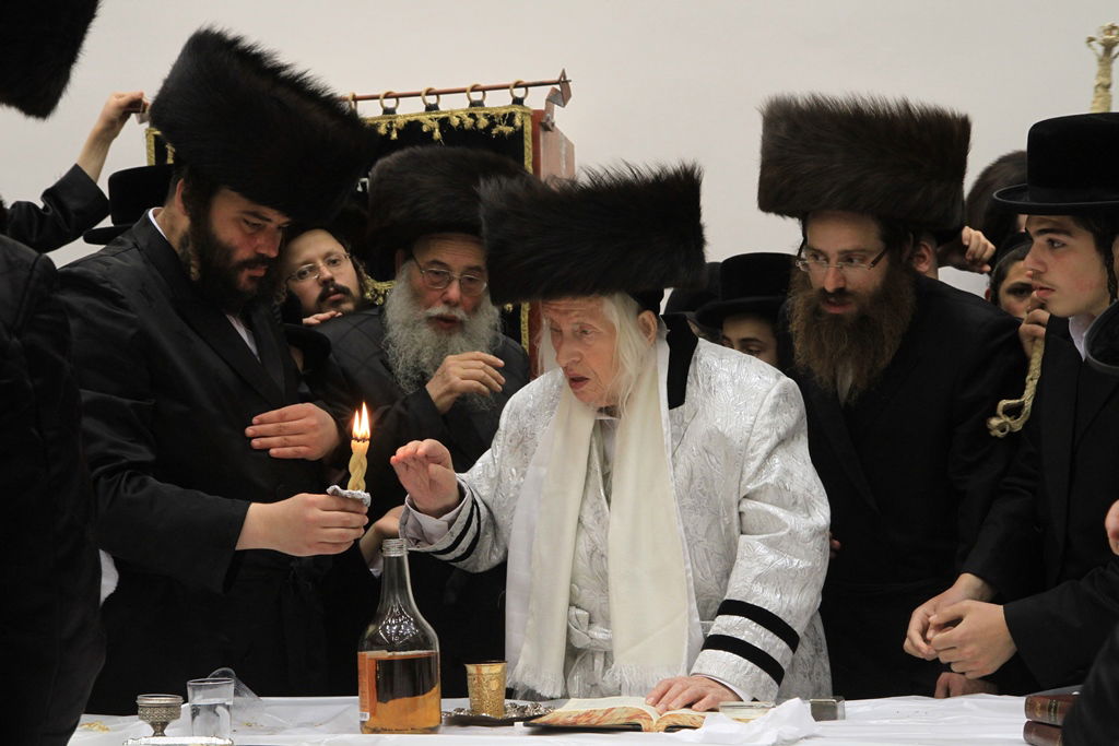 גלריה: הרבי מקאליב שבת בבית שמש