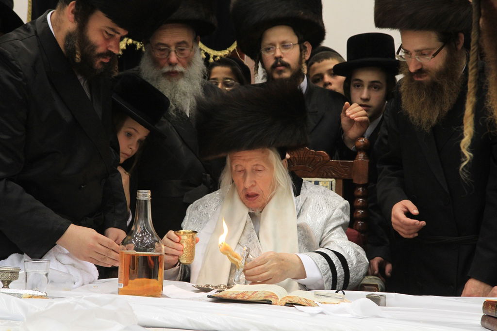 גלריה: הרבי מקאליב שבת בבית שמש