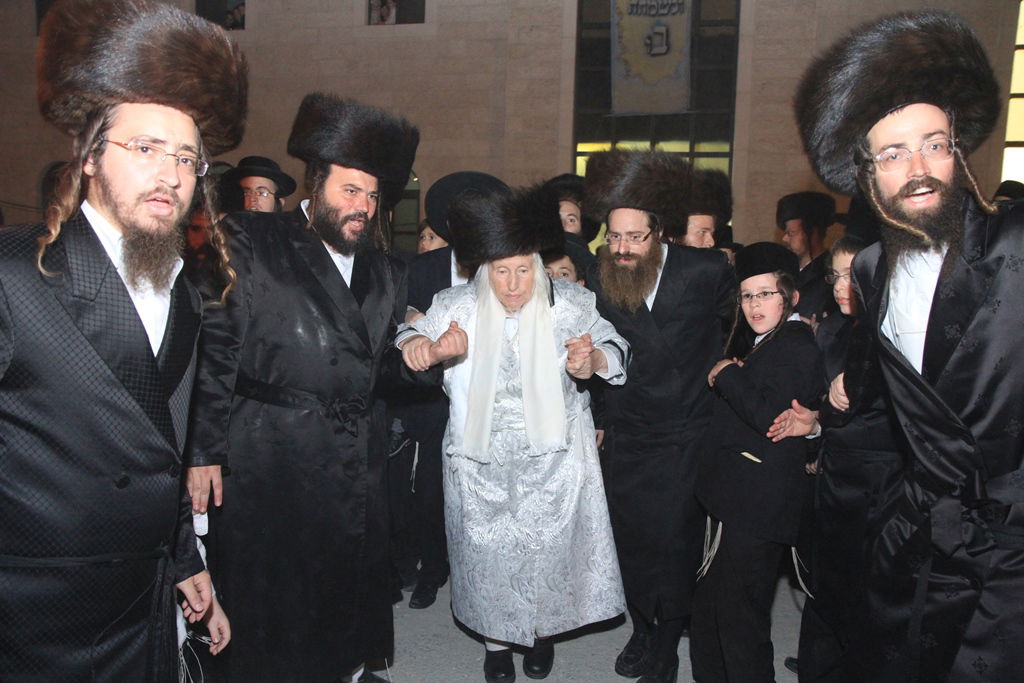 גלריה: הרבי מקאליב שבת בבית שמש