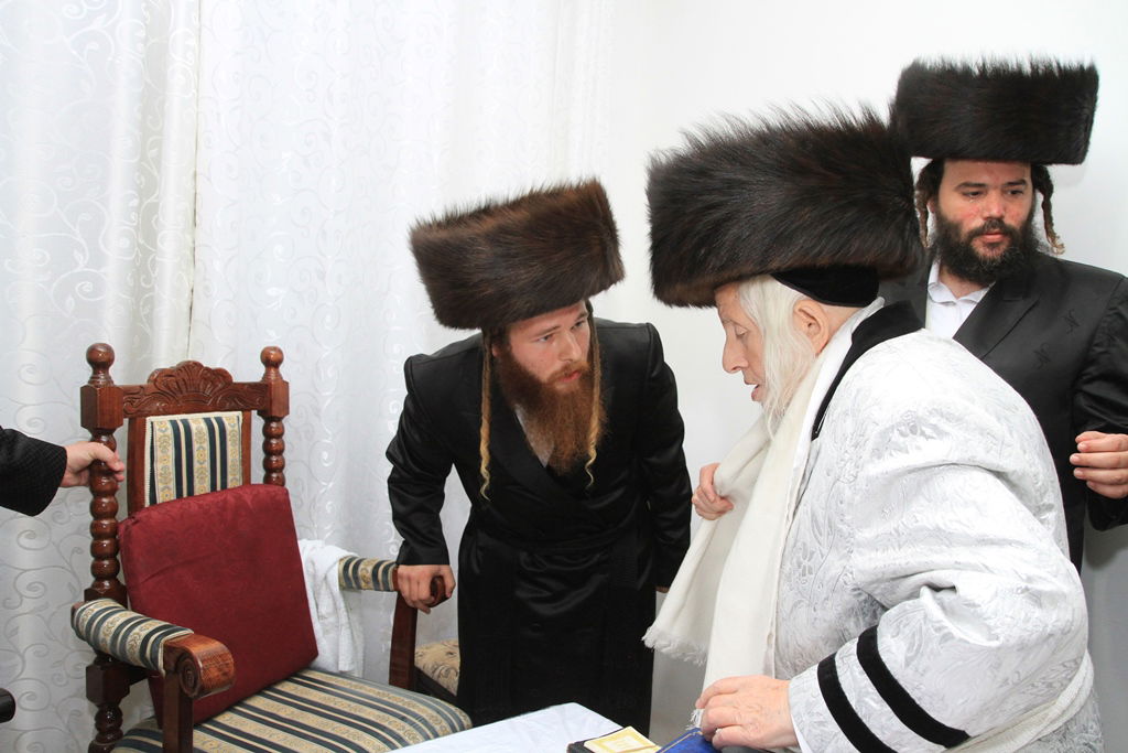 גלריה: הרבי מקאליב שבת בבית שמש