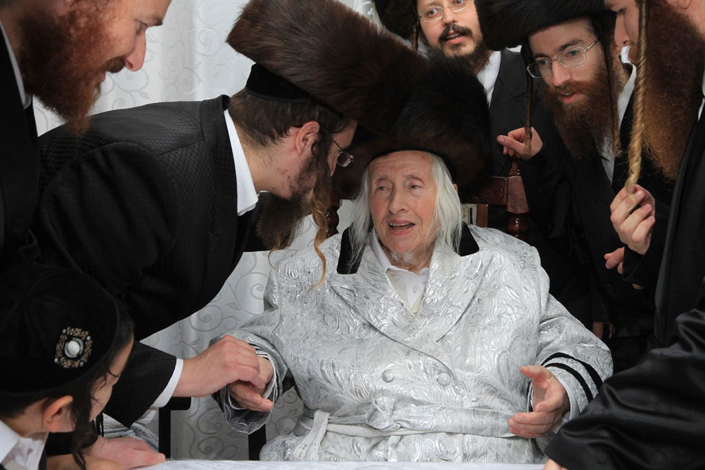 גלריה: הרבי מקאליב שבת בבית שמש