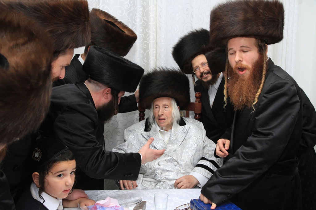 גלריה: הרבי מקאליב שבת בבית שמש