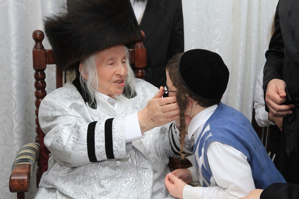 גלריה: הרבי מקאליב שבת בבית שמש