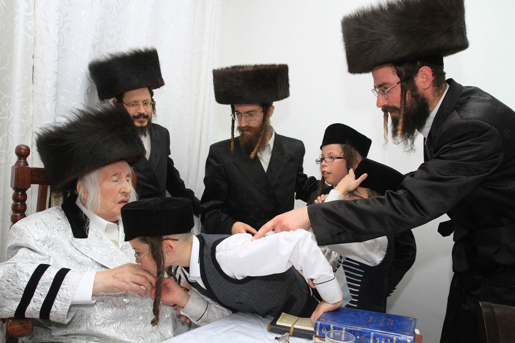 גלריה: הרבי מקאליב שבת בבית שמש