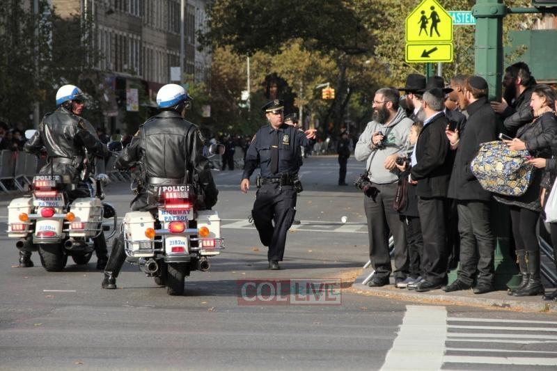 אובמה ביקר בשכונה החב"דית, החסידים הפגינו בעד רובשקין