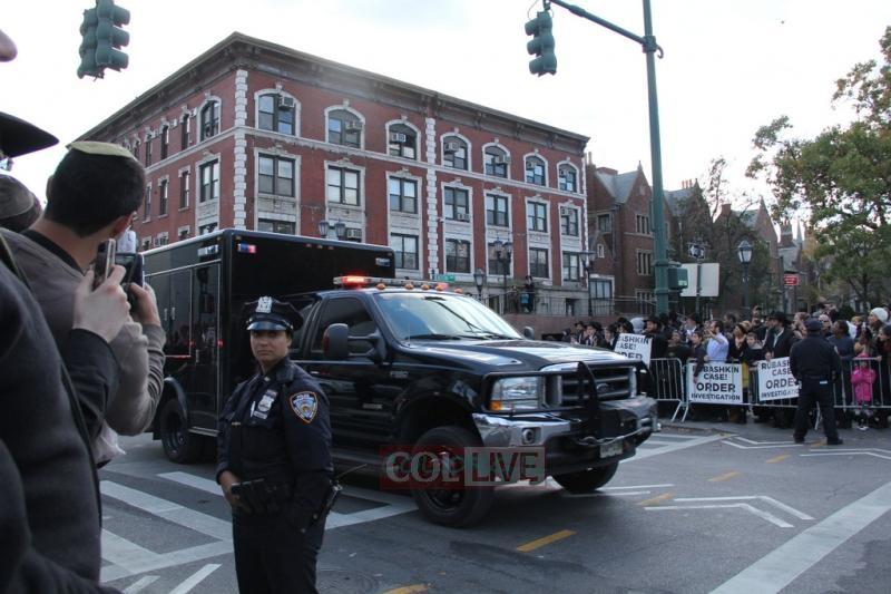 אובמה ביקר בשכונה החב"דית, החסידים הפגינו בעד רובשקין